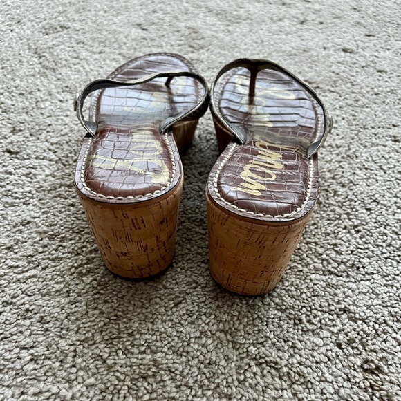 EUC Women’s Sandals - Picture 4 of 9